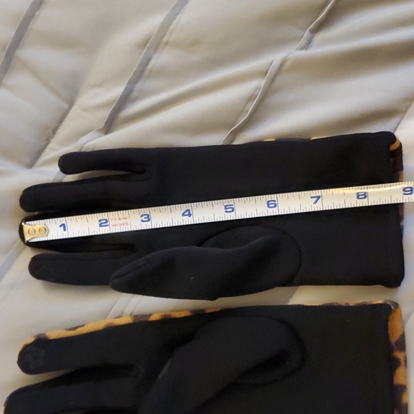 Cheetah Print & Black Gloves - Picture 6 of 10